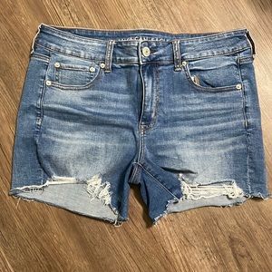 Women’s American Eagle Super Stretch Distressed Midi Shorts